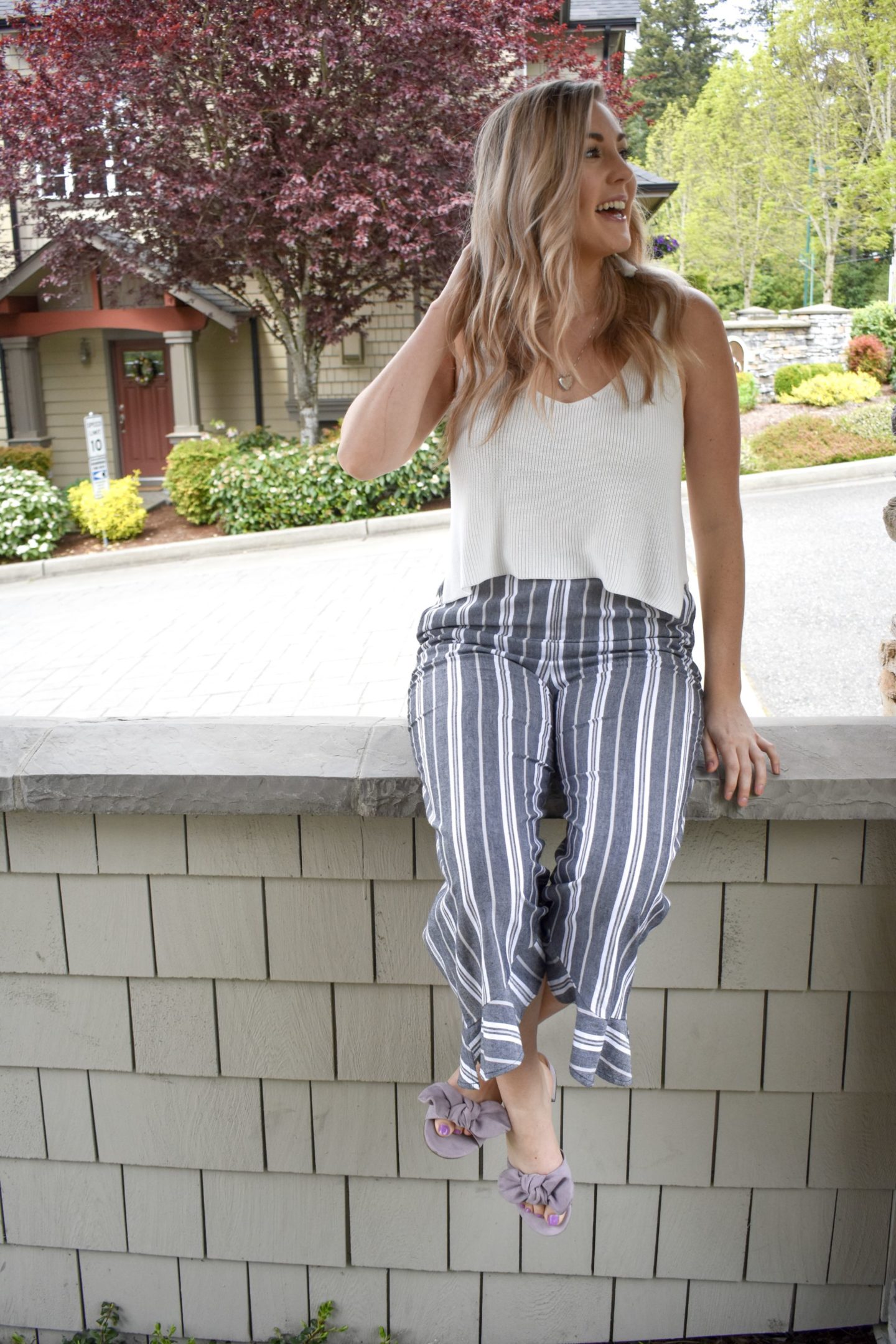 Cropped ruffle hem pants