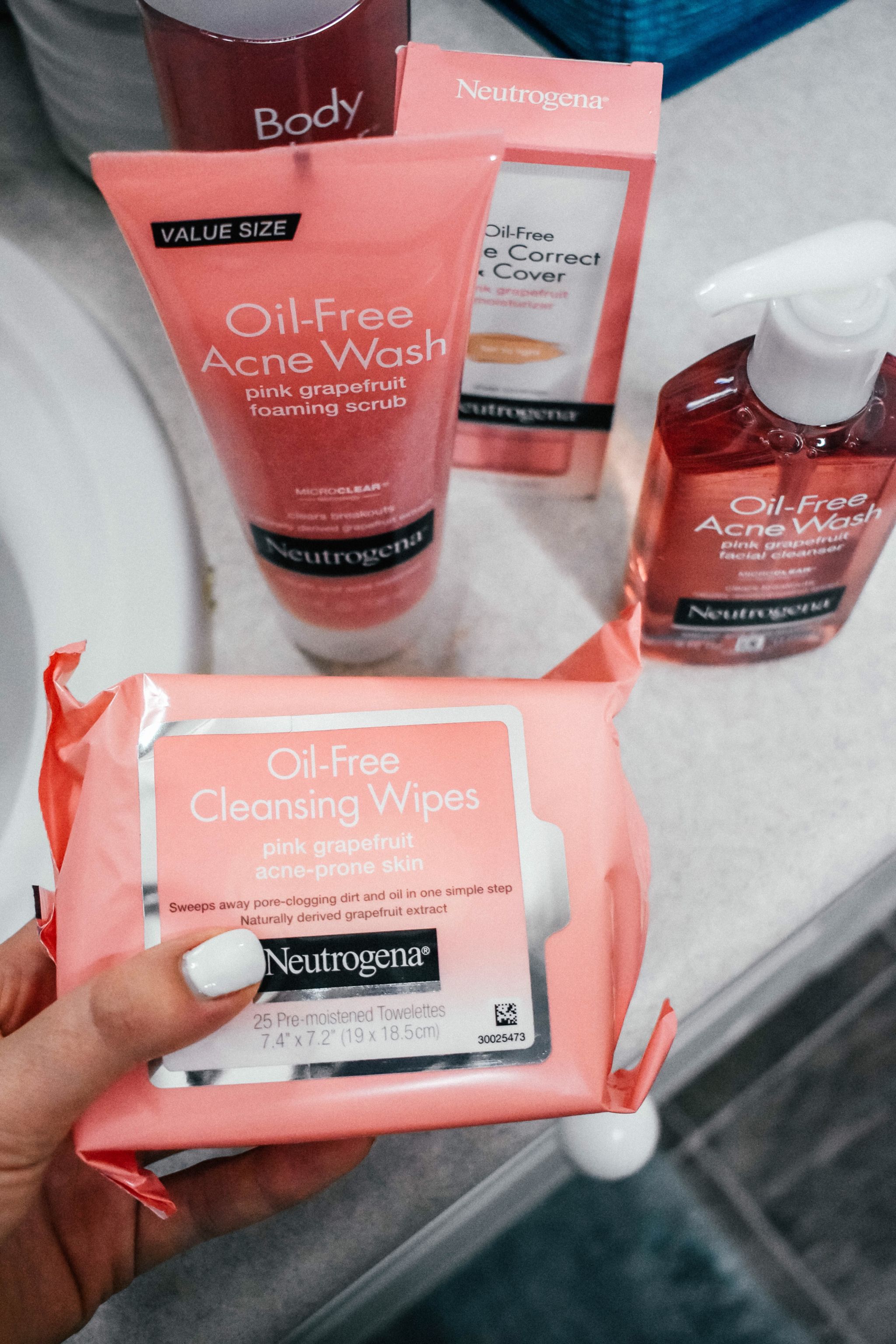 #ad Fighting Breakouts With NEUTROGENA®